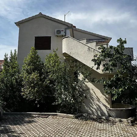 Apartman Sena *